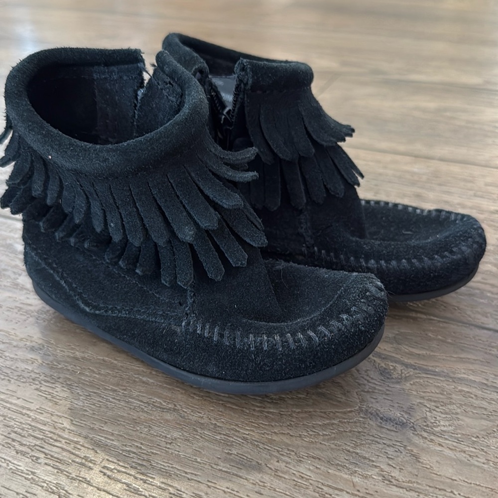 Minnetonka Double Fringe Side Zip Boot - toddler Size 8
